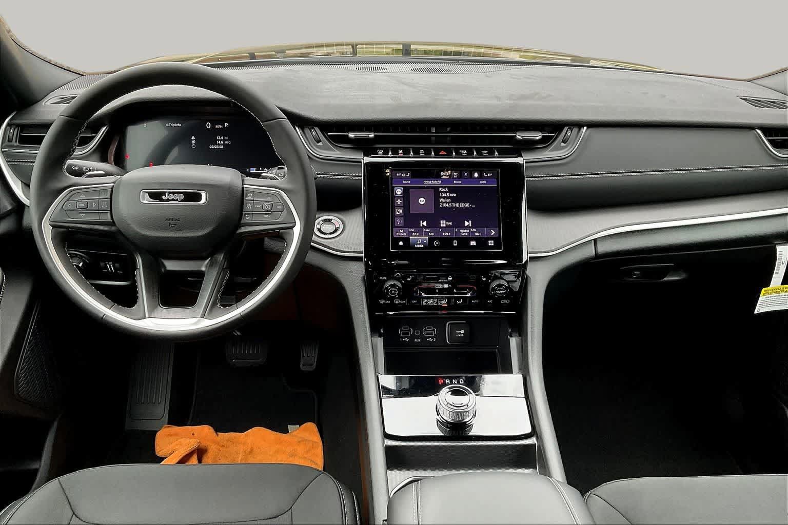 New 2025 Jeep Grand Cherokee Laredo X w/ Luxury Tech Group I AWD/4WD image 5