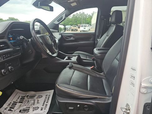Used 2023 Chevrolet Suburban Premier RWD image 7
