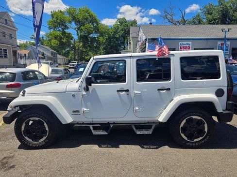 Used 2014 Jeep Wrangler Unlimited Sahara AWD/4WD image 6