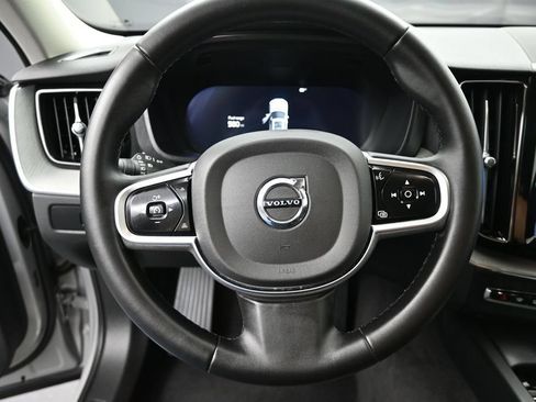 Used 2025 Volvo XC60 B5 Plus AWD/4WD image 10