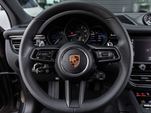 Certified 2026 Porsche Macan AWD/4WD image 29