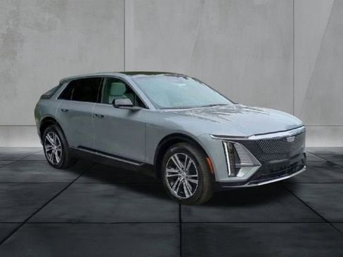 New 2026 Cadillac Lyriq Luxury RWD image 2