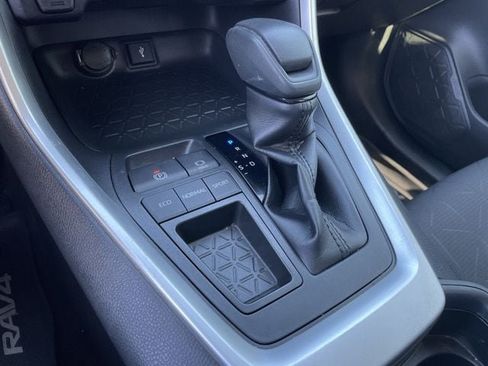 Used 2020 Toyota RAV4 XLE FWD image 21