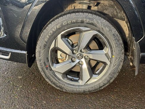 Used 2024 Toyota RAV4 SE image 9