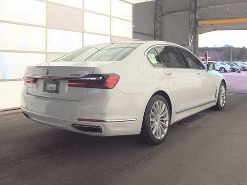 Used 2022 BMW 740i image 4