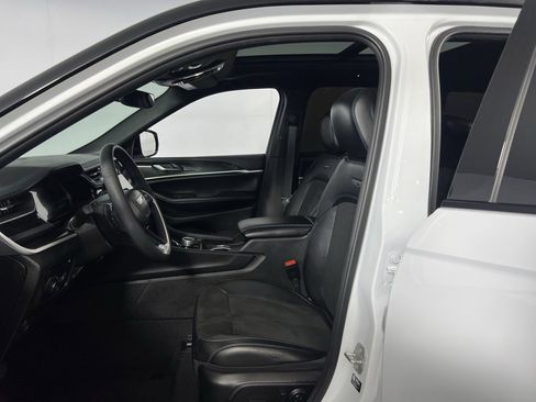 Used 2023 Jeep Grand Cherokee Trailhawk w/ Advanced Protech Group II image 21