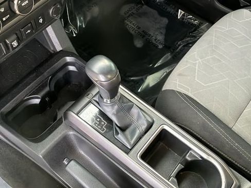 Used 2022 Toyota Tacoma TRD Off-Road image 14