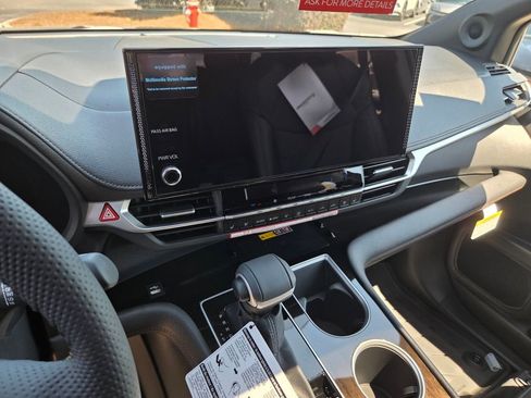 New 2026 Toyota Sienna Limited FWD image 21
