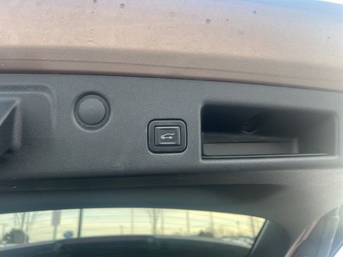 Used 2019 Chevrolet Equinox Premier image 15