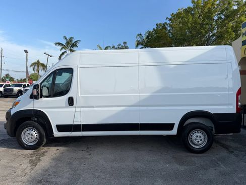 Used 2024 RAM ProMaster 2500 w/ Convenience Group FWD image 2