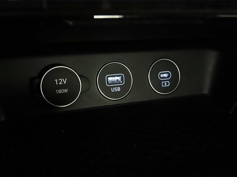 Used 2025 Genesis G70 2.5T image 75