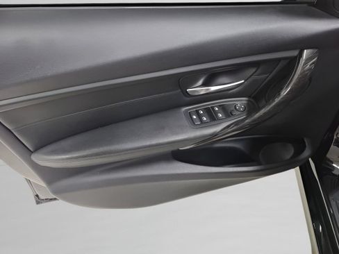 Used 2015 BMW 320i xDrive Sedan AWD/4WD image 22