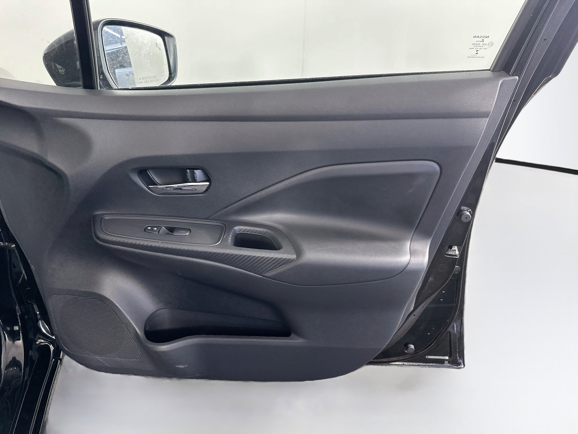 Used 2025 Nissan Versa SV FWD image 30