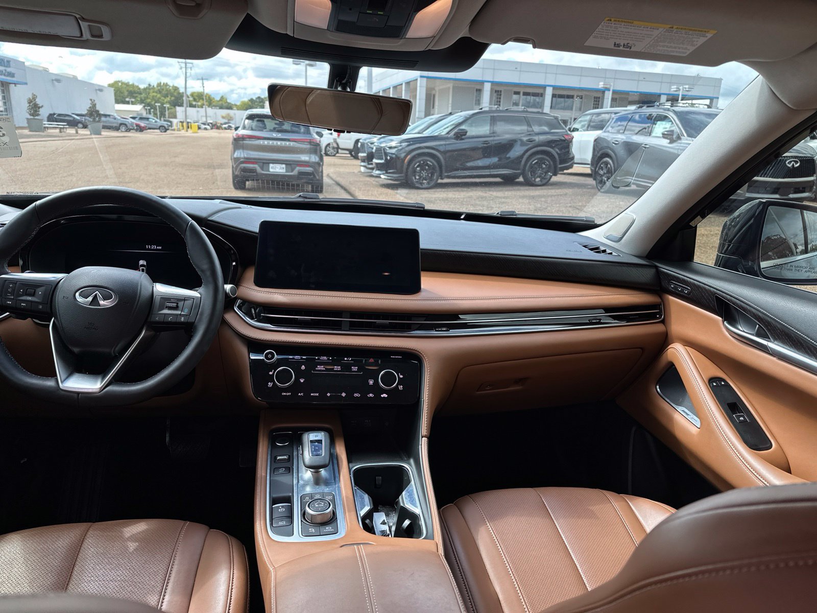 Used 2023 INFINITI QX60 Sensory w/ Vision Package AWD/4WD image 16