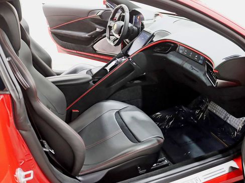 Used 2021 Ferrari Roma RWD image 32