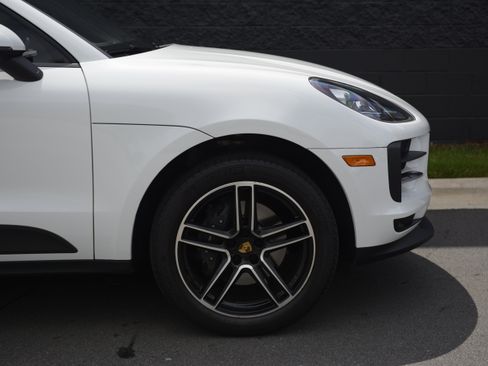 Certified 2021 Porsche Macan AWD/4WD image 11