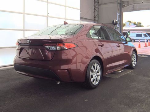 Used 2022 Toyota Corolla LE FWD image 6