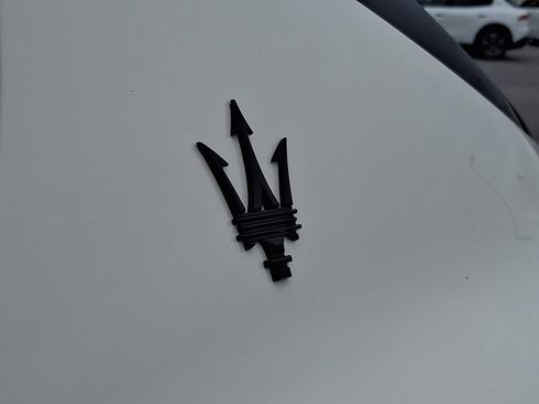 Used 2024 Maserati Levante Modena Ultima image 11