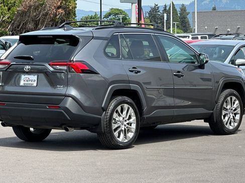 Used 2021 Toyota RAV4 XLE Premium AWD/4WD image 4