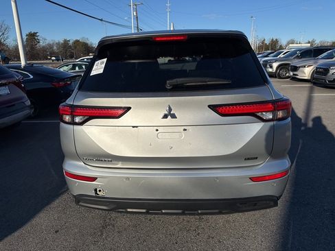 Used 2024 Mitsubishi Outlander SE image 5