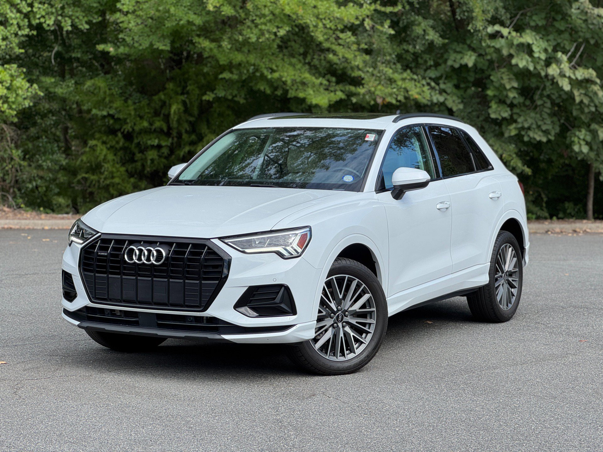 Used 2023 Audi Q3 2.0T Premium w/ Convenience Package AWD/4WD image 1