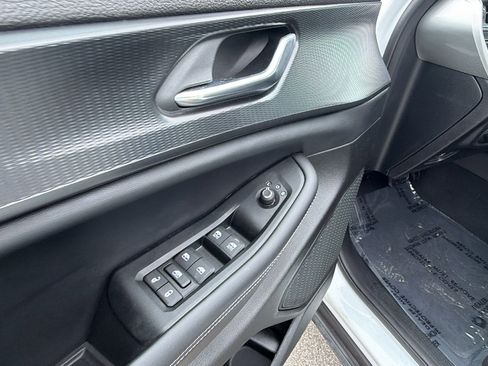 Used 2024 Jeep Grand Cherokee Laredo AWD/4WD image 15