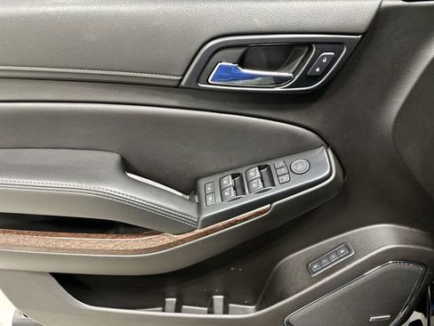 Used 2019 GMC Yukon SLT w/ Graphite Performance Edition AWD/4WD image 17