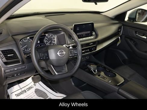 Used 2026 Nissan Rogue SV FWD image 25