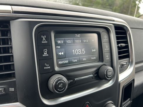 Used 2017 RAM 1500 Classic SLT AWD/4WD image 16