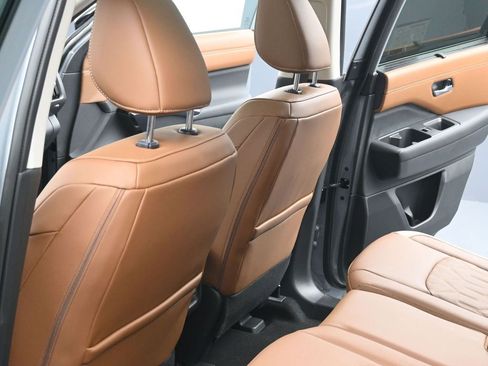 New 2026 Nissan Pathfinder Platinum AWD/4WD image 18