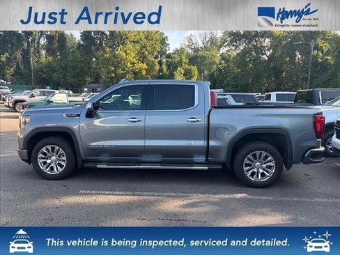 Used 2022 GMC Sierra 1500 Denali w/ Driver Alert Package II AWD/4WD image 4