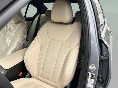 Used 2026 BMW 330i Sedan w/ Premium Package image 23