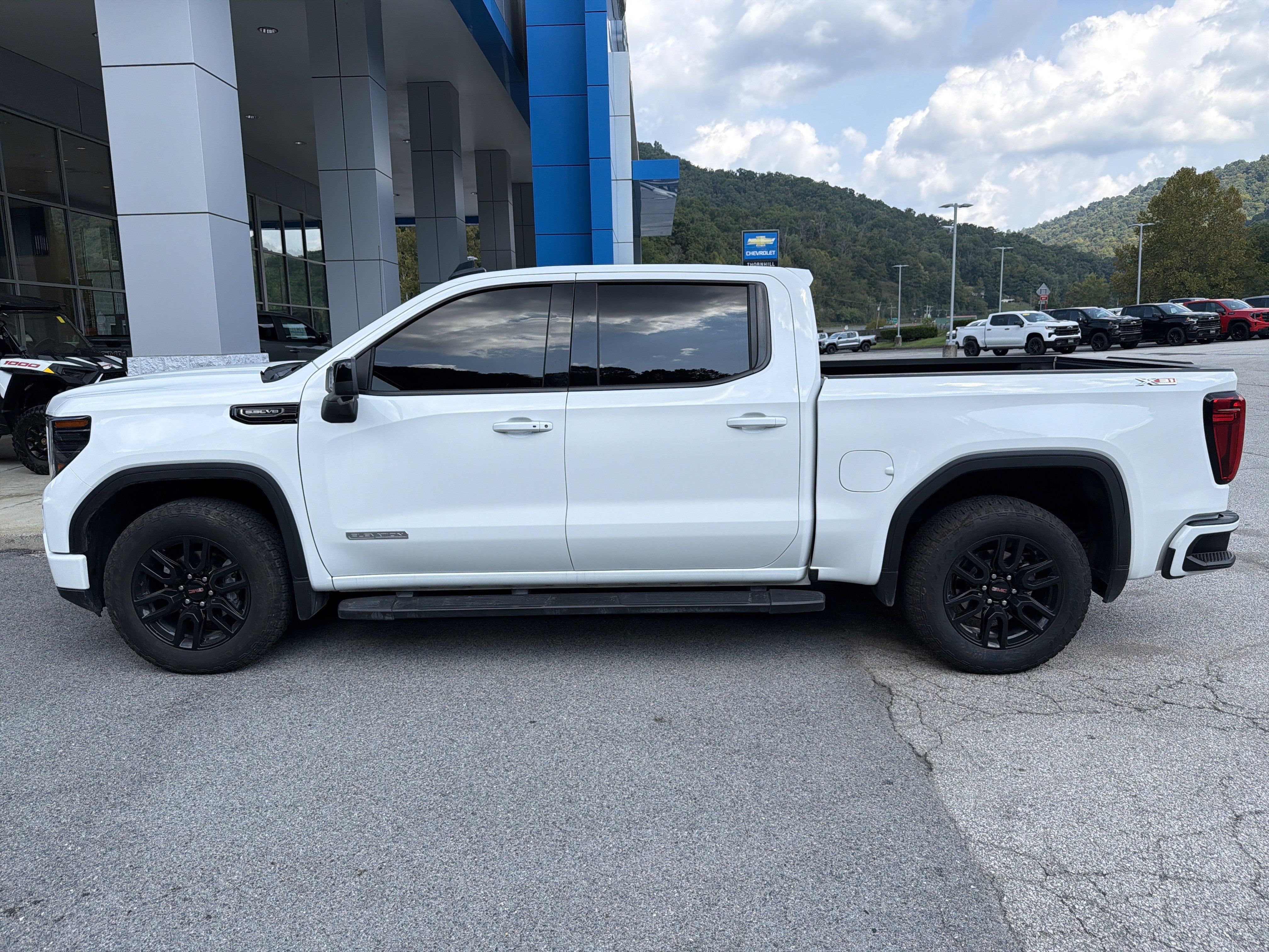 Used 2025 GMC Sierra 1500 Elevation w/ Elevation Premium Package AWD/4WD image 3