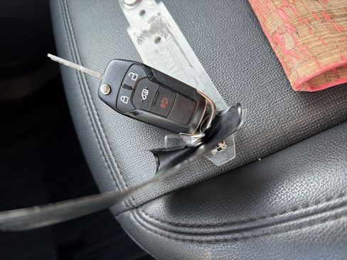 Used 2020 Ford Transit Connect XL image 35