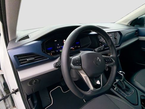 Used 2023 Volkswagen Taos SE w/ Panoramic Sunroof Package image 14