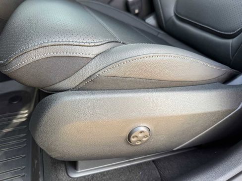 Used 2026 Mercedes-Benz GLC 300 4MATIC image 23