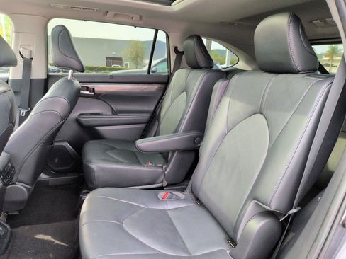 Used 2023 Toyota Highlander Platinum image 30