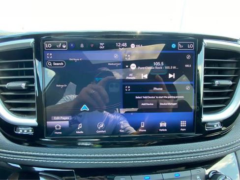 Used 2025 Chrysler Pacifica Limited FWD image 34