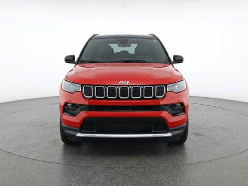 Used 2025 Jeep Compass Limited AWD/4WD image 2
