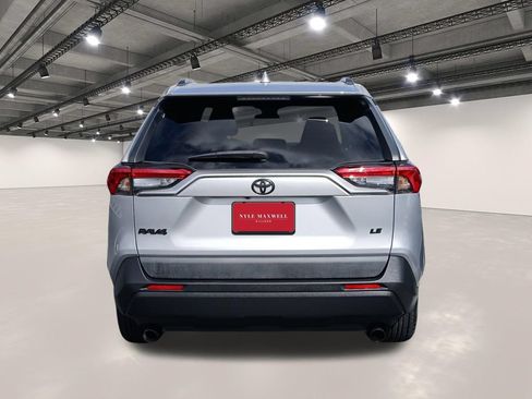 Used 2021 Toyota RAV4 LE FWD image 15
