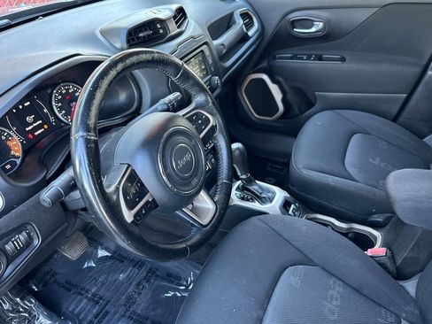 Used 2016 Jeep Renegade Latitude image 10