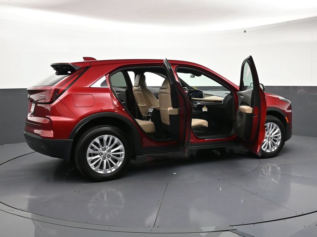 Used 2024 Cadillac XT4 Luxury w/ Cold Weather Package AWD/4WD image 32