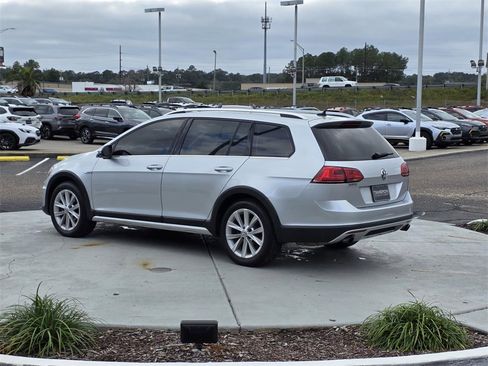 Used 2017 Volkswagen Golf Alltrack SE image 4