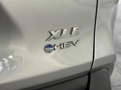 Used 2025 Toyota RAV4 XLE AWD/4WD image 17
