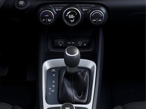 Used 2025 Hyundai Venue Limited FWD image 16