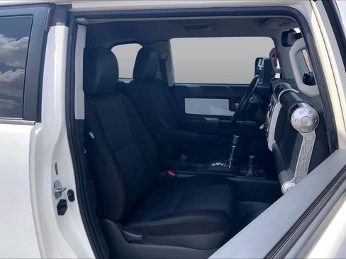 Used 2014 Toyota FJ Cruiser 4WD w/ Upgrade Package image 8