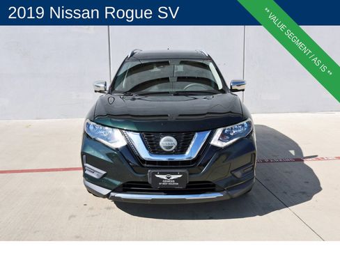 Used 2019 Nissan Rogue SV w/ Sun & Sound Touring Package image 2