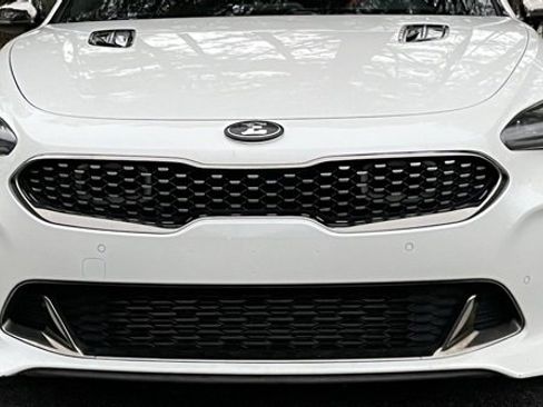 Used 2019 Kia Stinger GT image 3