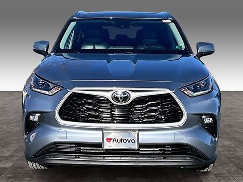 Used 2021 Toyota Highlander XLE image 2