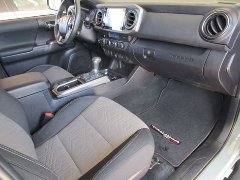 Used 2022 Toyota Tacoma TRD Off-Road AWD/4WD image 26